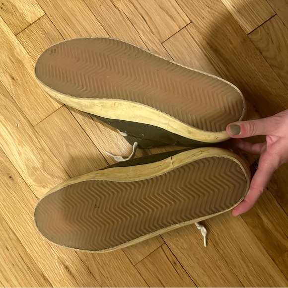 Golden Goose Men’s Sneakers - Picture 5 of 7